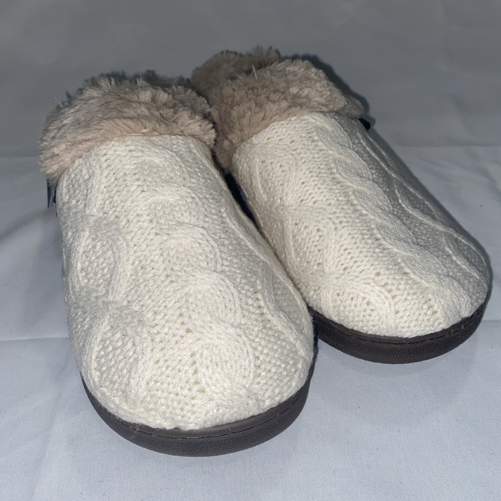 Muk Luks Ivory Faux Fur Lined Slip-In Slippers. Size Medium (7-8)